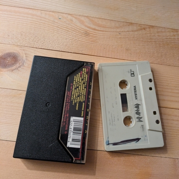 Def Leppard Hysteria Cassette Tape Pre-owned - Picture 6 of 6